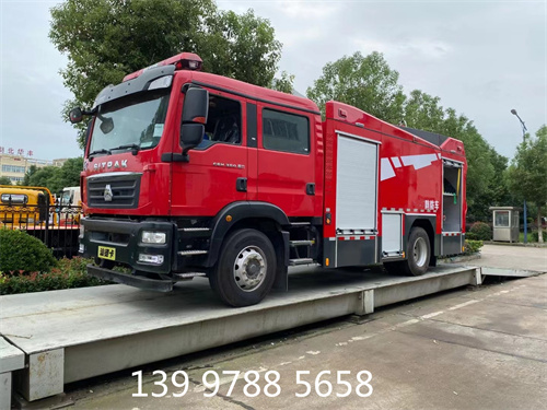 汕德卡7噸水罐消防車(chē)(國(guó)六)